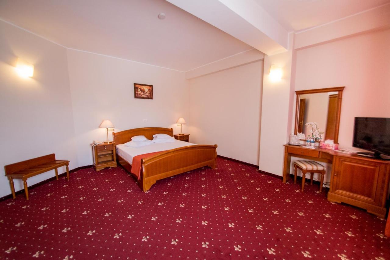 Hotel Amadeus Фокшані Екстер'єр фото