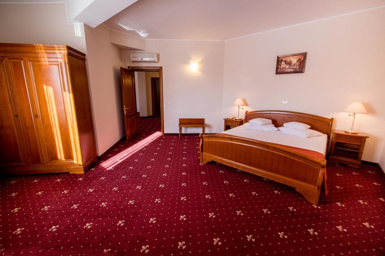 Hotel Amadeus Фокшані Екстер'єр фото